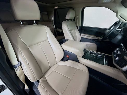 Used 2022 Ford Expedition XLT image 30