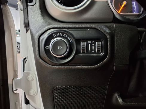 Certified 2019 Jeep Wrangler Unlimited Sahara AWD/4WD image 13