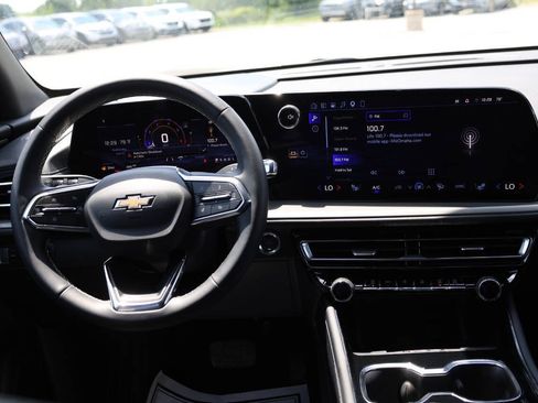 Used 2026 Chevrolet Traverse LT w/ Driver Confidence Package AWD/4WD image 23