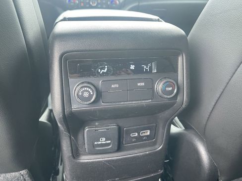 Used 2023 GMC Acadia SLT image 31