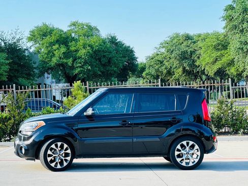 Used 2013 Kia Soul ! FWD image 5