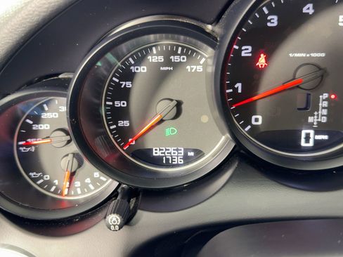 Certified 2018 Porsche Cayenne Platinum Edition image 21