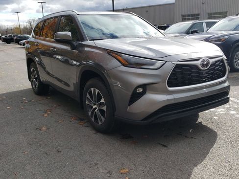 New 2026 Toyota Highlander XLE image 4