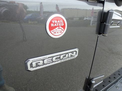 Used 2017 Jeep Wrangler Unlimited Rubicon AWD/4WD image 12