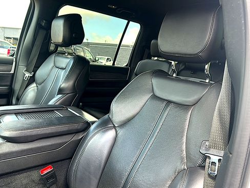 Used 2024 Jeep Wagoneer L Series II w/ Flexible Seating Group RWD image 14