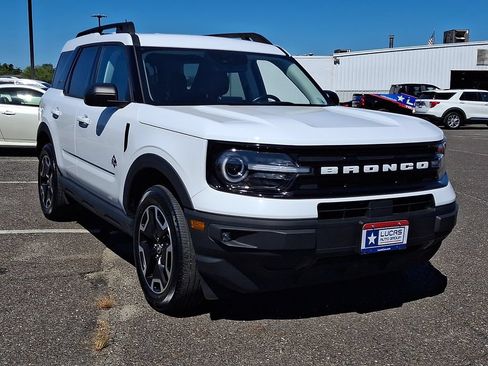 Used 2023 Ford Bronco Sport Outer Banks w/ Tech Package AWD/4WD image 2