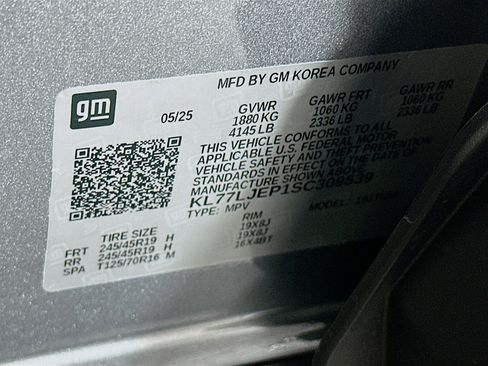 Used 2025 Chevrolet Trax RS FWD image 12