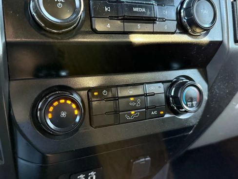 Used 2020 Ford F150 XLT image 32