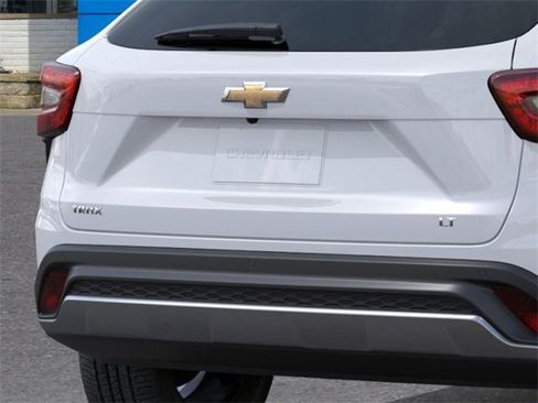 New 2026 Chevrolet Trax LT w/ Driver Confidence Package FWD image 14
