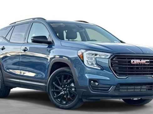 Used 2024 GMC Terrain SLT image 4
