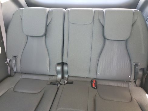 Used 2023 Kia Carnival LX image 23