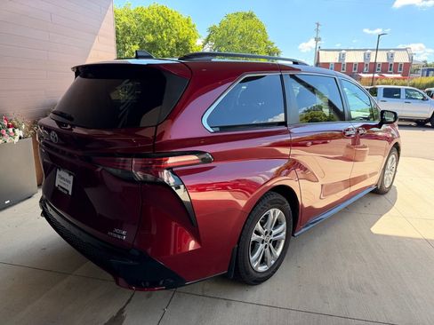 Used 2022 Toyota Sienna XSE w/ XSE Plus Package AWD/4WD image 7
