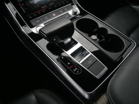Used 2019 Audi Q8 Premium Plus w/ Premium Plus image 18