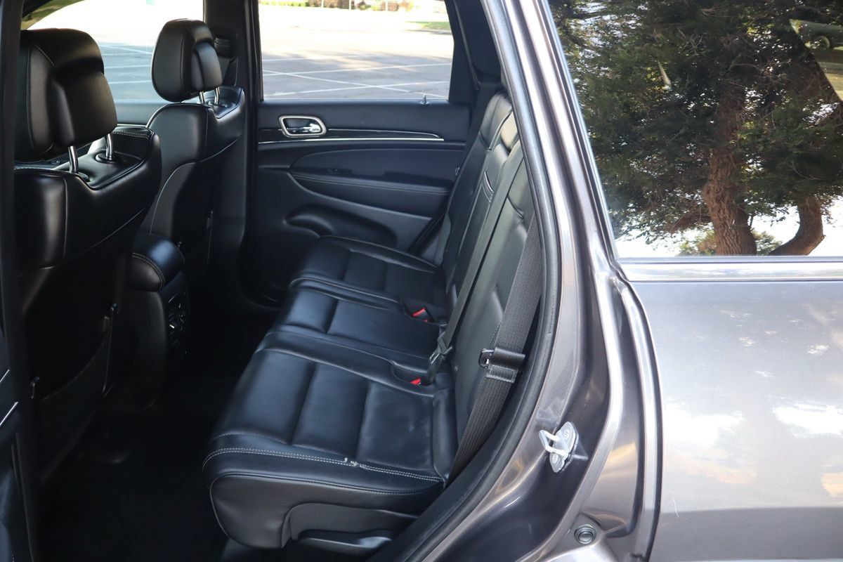 Used 2014 Jeep Grand Cherokee Overland w/ Advanced Technology Group AWD/4WD image 20