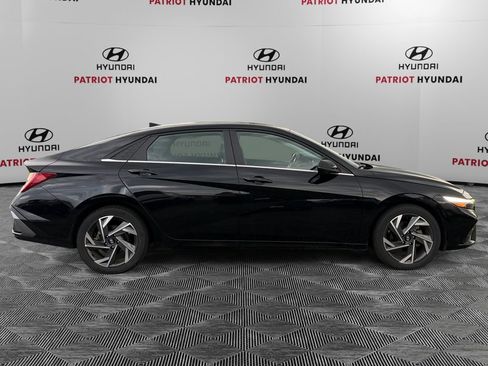Used 2024 Hyundai Elantra Limited FWD image 2