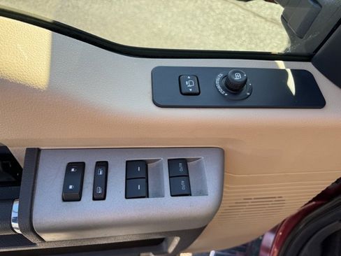 Used 2015 Ford F250 Lariat w/ Chrome Package image 18