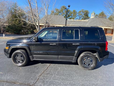 Used 2015 Jeep Patriot Sport image 9