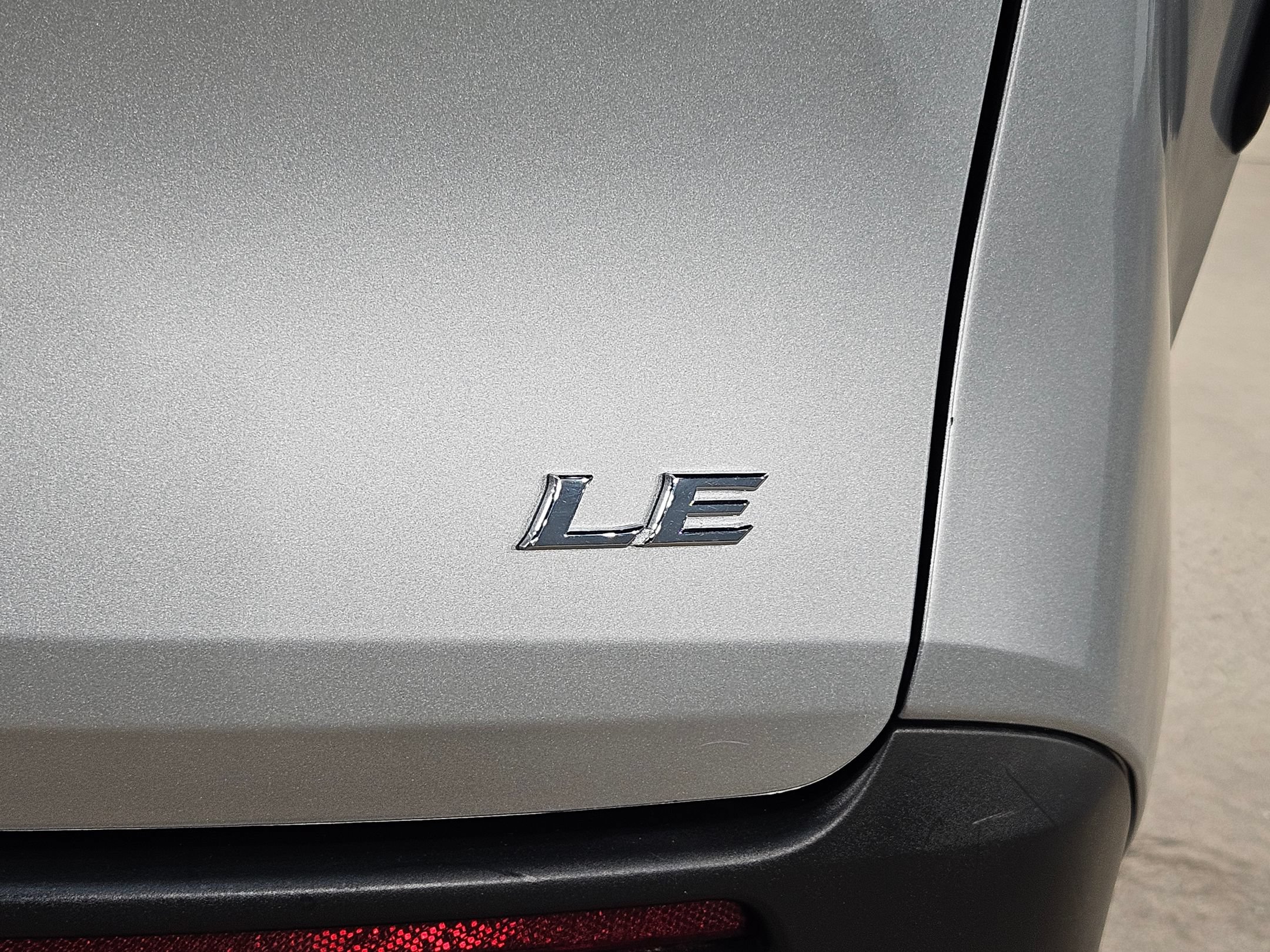 Used 2025 Toyota Sienna LE FWD image 35