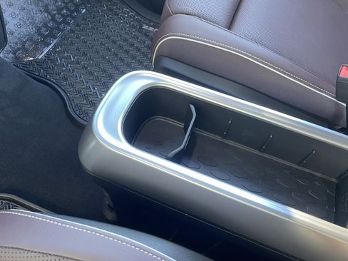 Certified 2025 Volkswagen ID. Buzz Pro S image 24