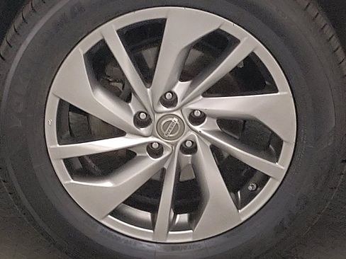 Used 2015 Nissan Rogue SL w/ SL Premium Package image 31