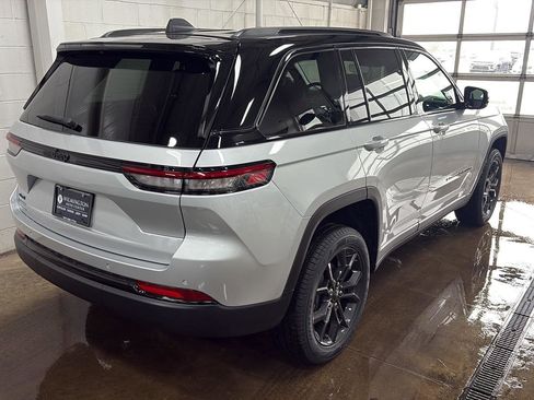 New 2025 Jeep Grand Cherokee Limited AWD/4WD image 3