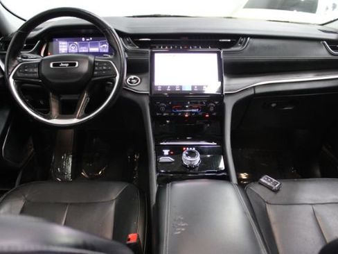 Used 2021 Jeep Grand Cherokee L Limited AWD/4WD image 2