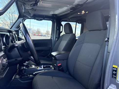 Used 2021 Jeep Gladiator Sport image 12
