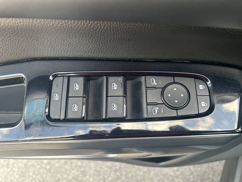 Certified 2025 Nissan Pathfinder SL FWD image 21