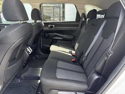 Used 2023 Kia Sorento LX AWD/4WD image 5