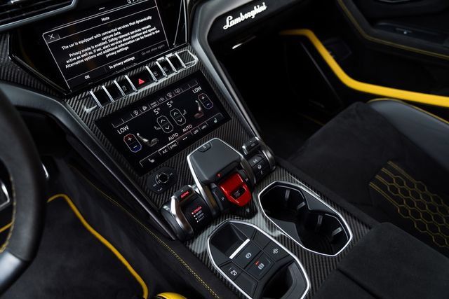 Used 2024 Lamborghini Urus Performante AWD/4WD image 27