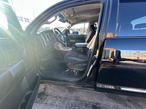 Used 2010 Toyota Tundra 4x4 CrewMax image 6