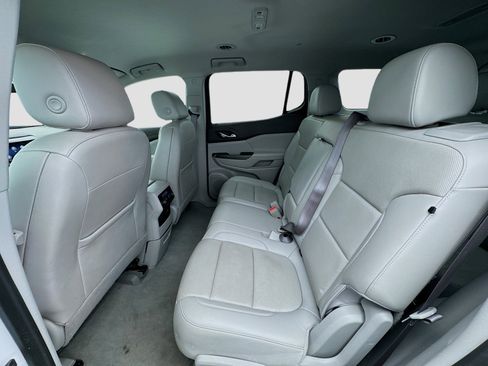 Used 2023 GMC Acadia SLT image 15