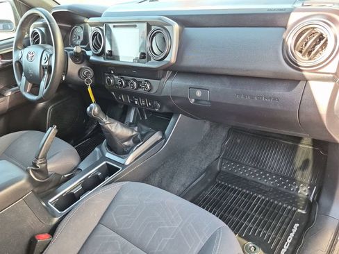 Used 2019 Toyota Tacoma TRD Off-Road w/ Technology Package AWD/4WD image 18