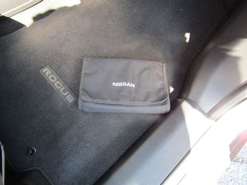 Used 2017 Nissan Rogue SL w/ SL Premium Package image 30