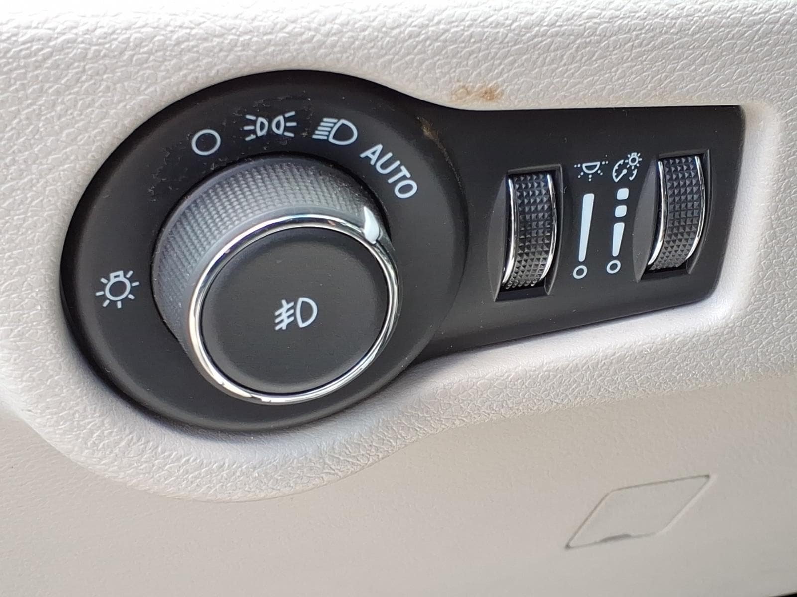 Used 2024 Chrysler Pacifica Touring-L FWD image 16