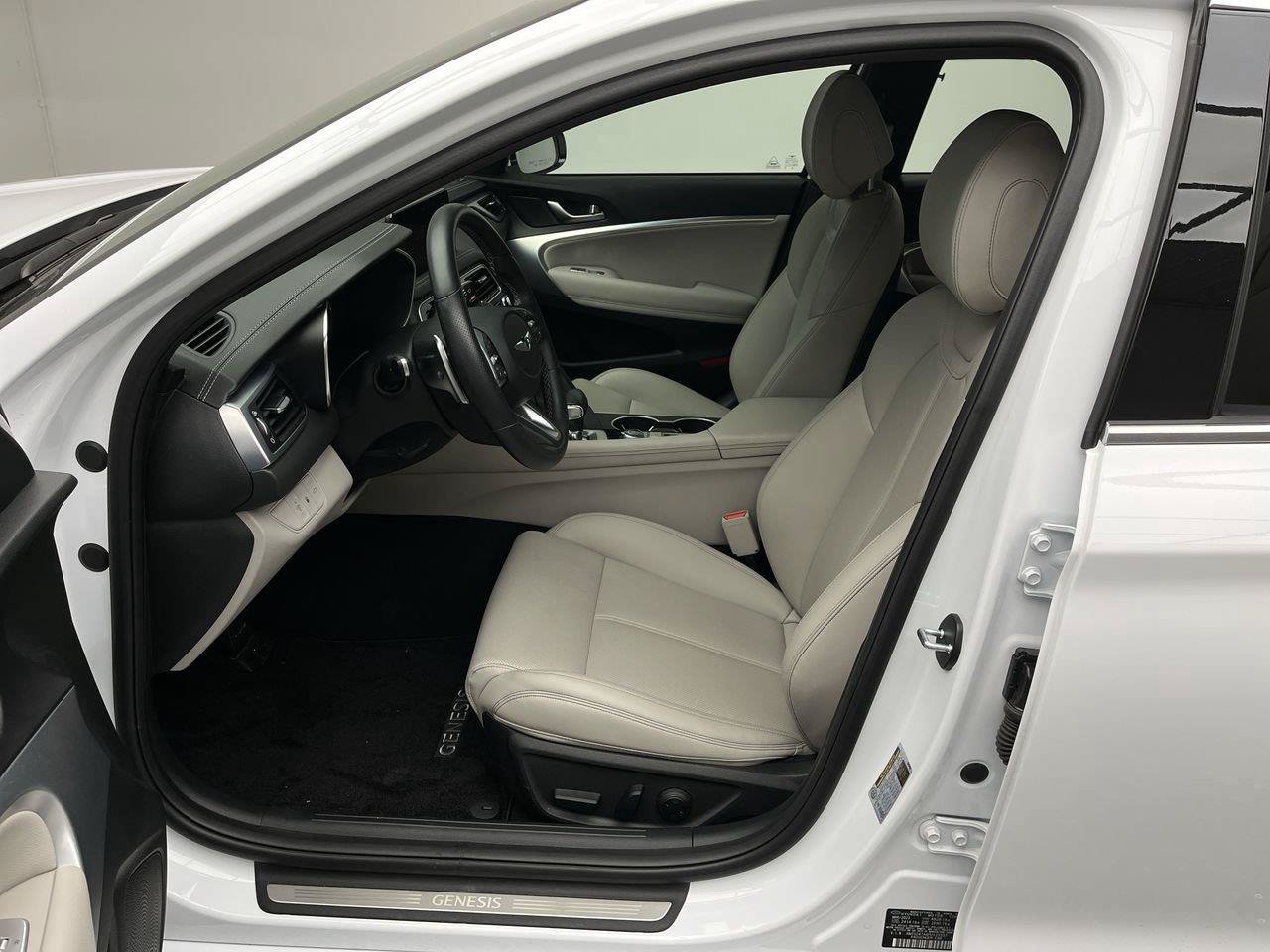 Used 2023 Genesis G70 2.0T AWD/4WD image 3