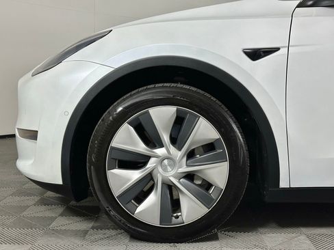Used 2022 Tesla Model Y Long Range image 8