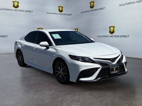 Used 2022 Toyota Camry SE FWD image 7
