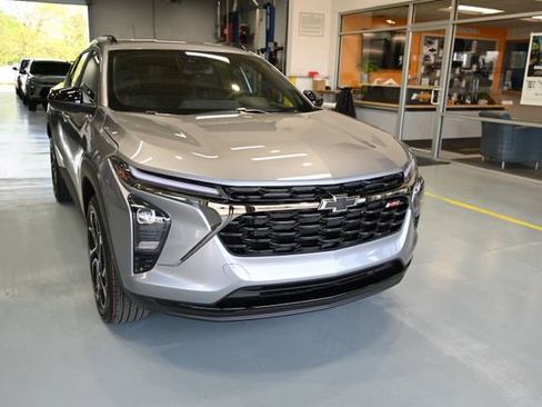 New 2026 Chevrolet Trax RS w/ Driver Confidence Package FWD image 3