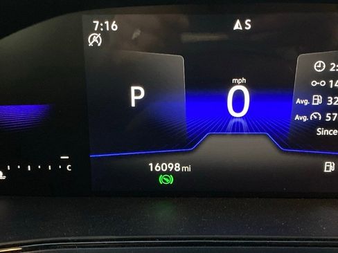 Used 2024 Volkswagen Taos SE image 17