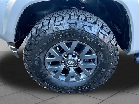 Used 2023 Toyota Tacoma SR5 AWD/4WD image 11