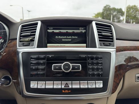 Used 2014 Mercedes-Benz GL 550 4MATIC image 25