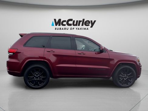 Used 2018 Jeep Grand Cherokee Altitude AWD/4WD image 7