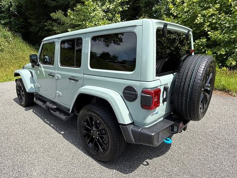 Used 2024 Jeep Wrangler Unlimited Sahara w/ Technology Group AWD/4WD image 8