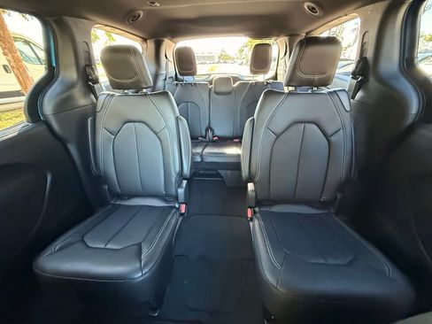 New 2026 Chrysler Pacifica Select image 29