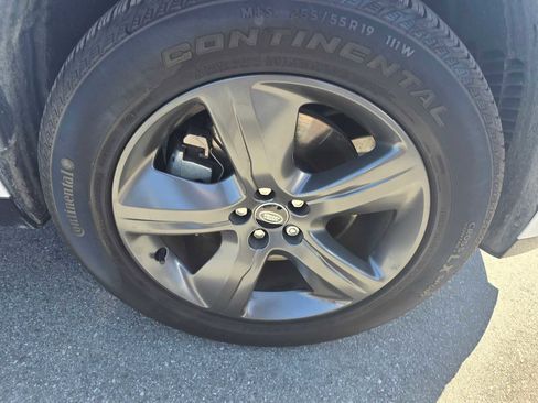 Certified 2025 Land Rover Range Rover Velar Dynamic SE image 9