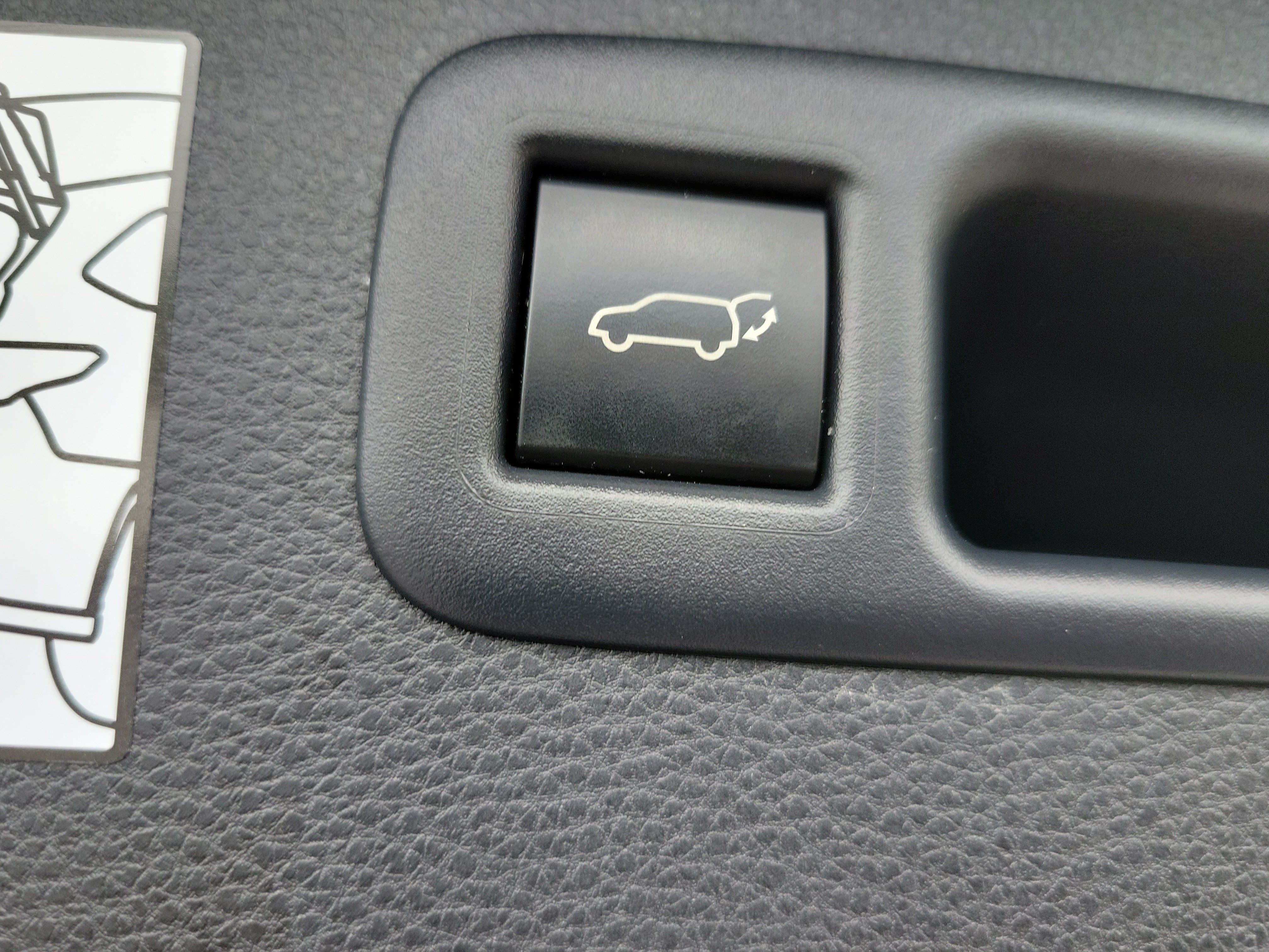 Used 2024 Toyota Highlander Limited AWD/4WD image 11