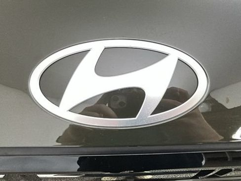 Used 2025 Hyundai Santa Fe Limited AWD/4WD image 8