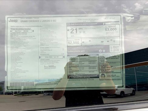 New 2025 Jeep Grand Cherokee L Laredo image 17