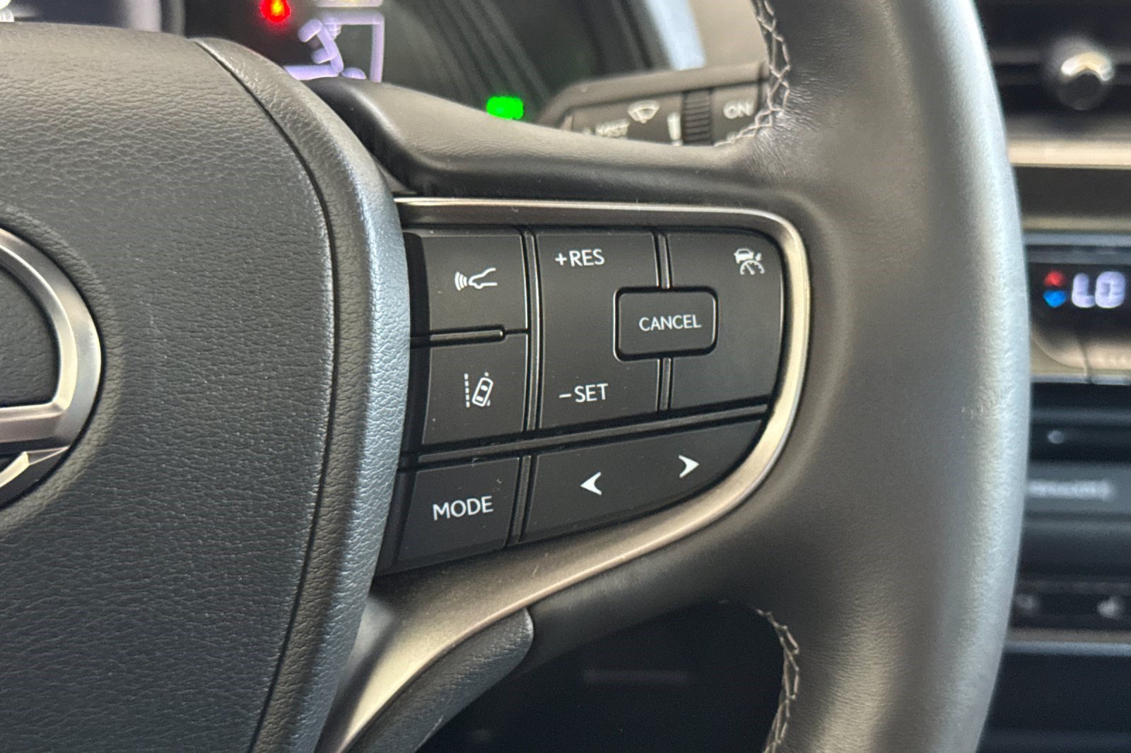 Used 2019 Lexus UX 250h w/ Premium Package AWD/4WD image 31